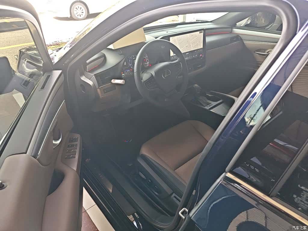 Lexus ES, 2026 15