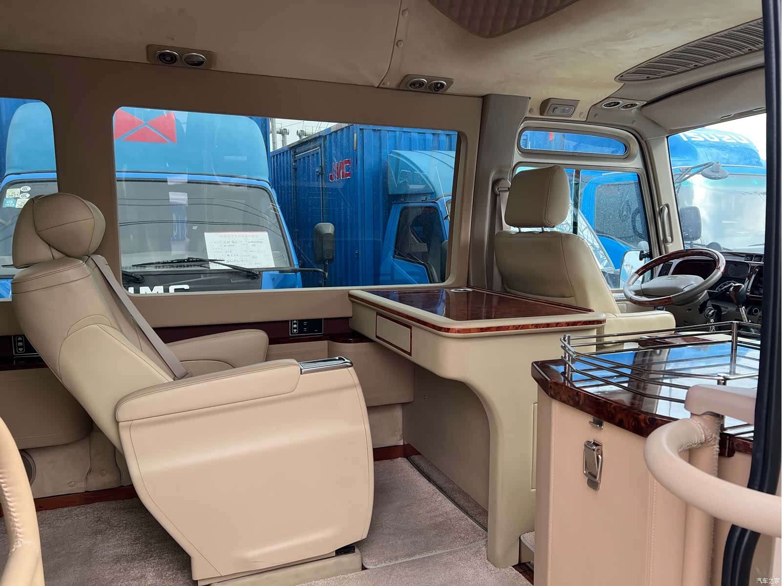 Toyota Coaster, 2017 9
