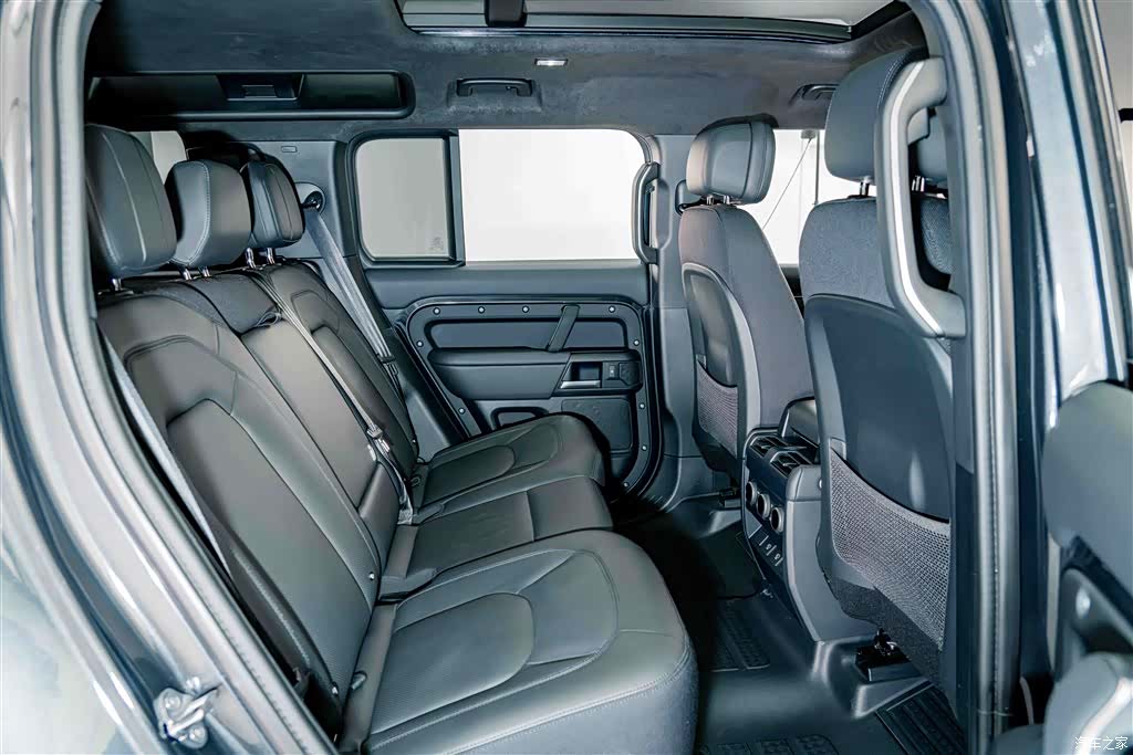 Land Rover Defender, 2025 25