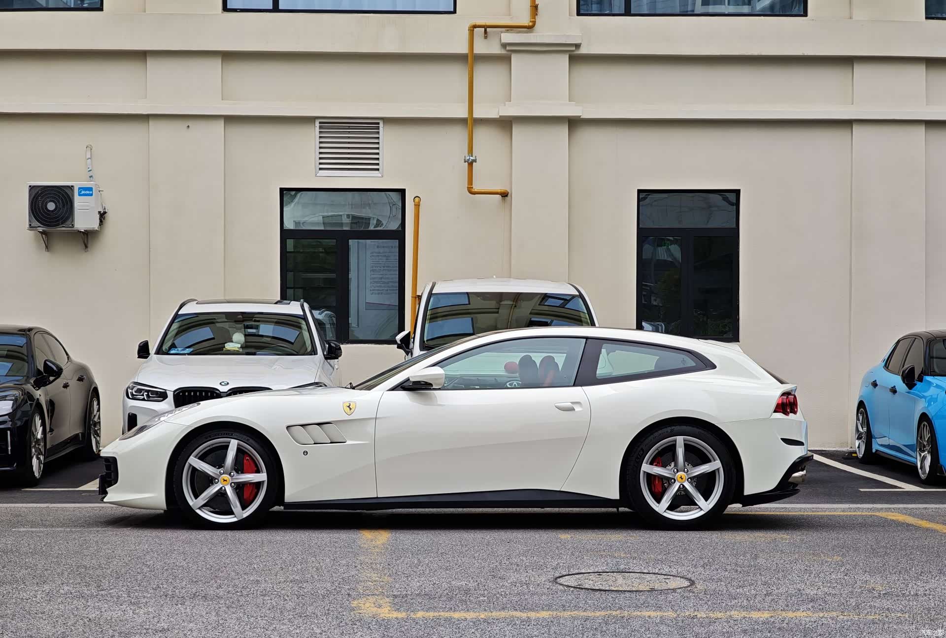 Ferrari GTC4Lus, 2019 7