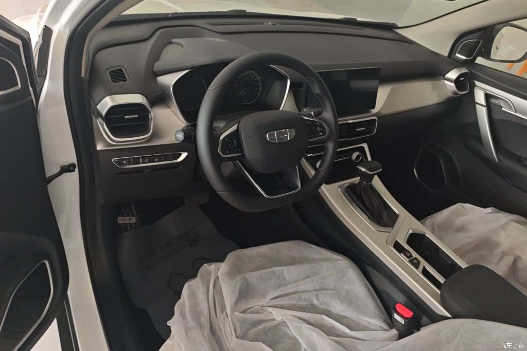 Geely Coolray, 2026 12