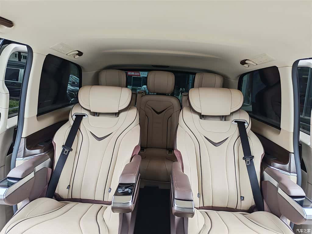 Mercedes-Benz V-Class, 2024 18