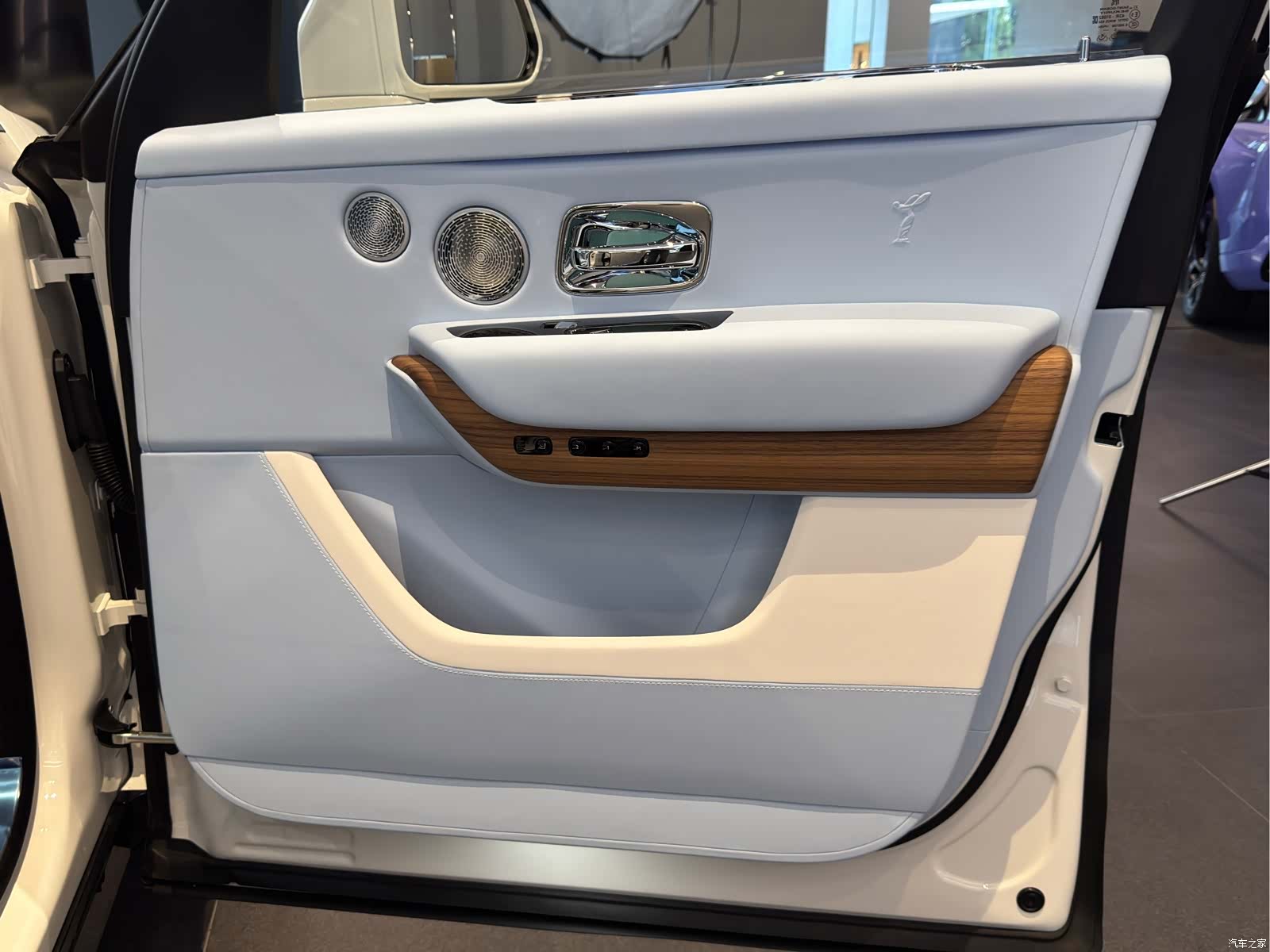 Rolls-Royce Cullinan, 2026 14