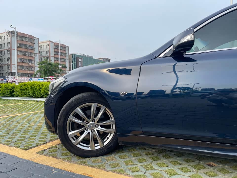 Infiniti Q70 Infiniti Q70