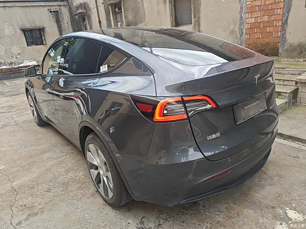 Tesla Model Y, 2021 все фото