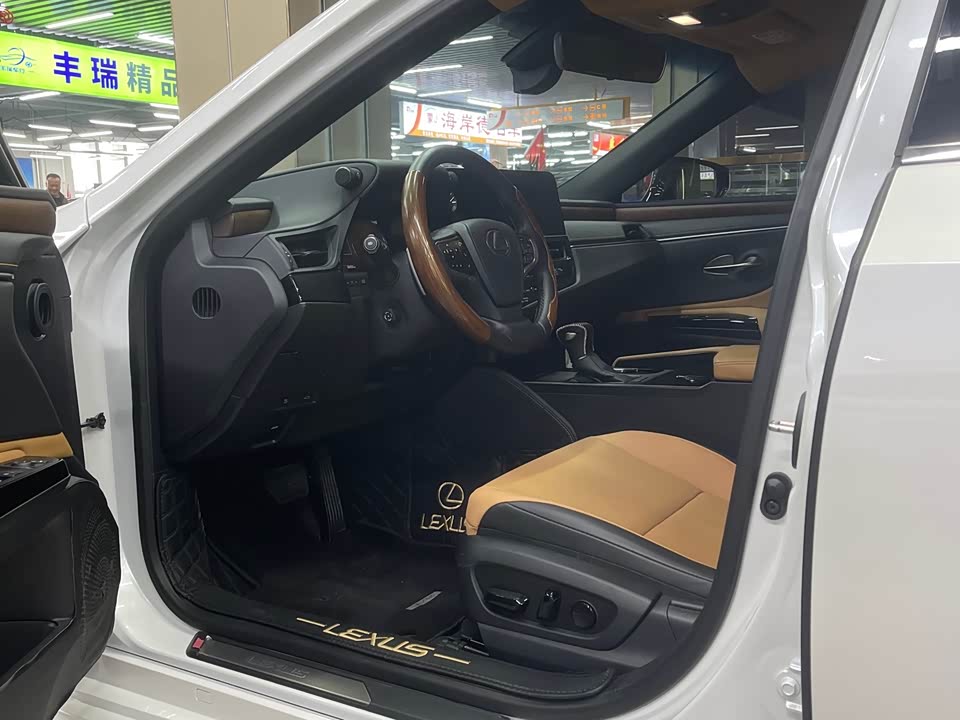 Lexus ES
