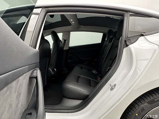 Tesla Model 3, 2023 13