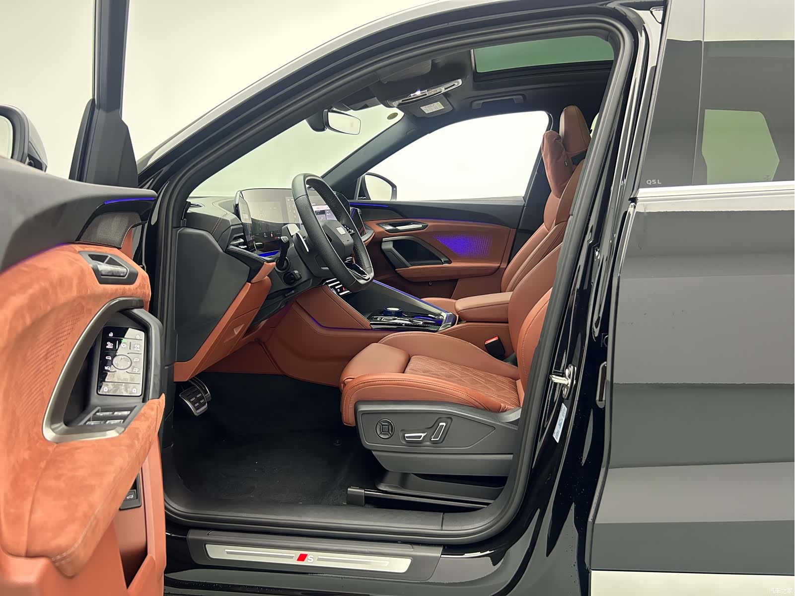 Audi Q5L, 2025 12