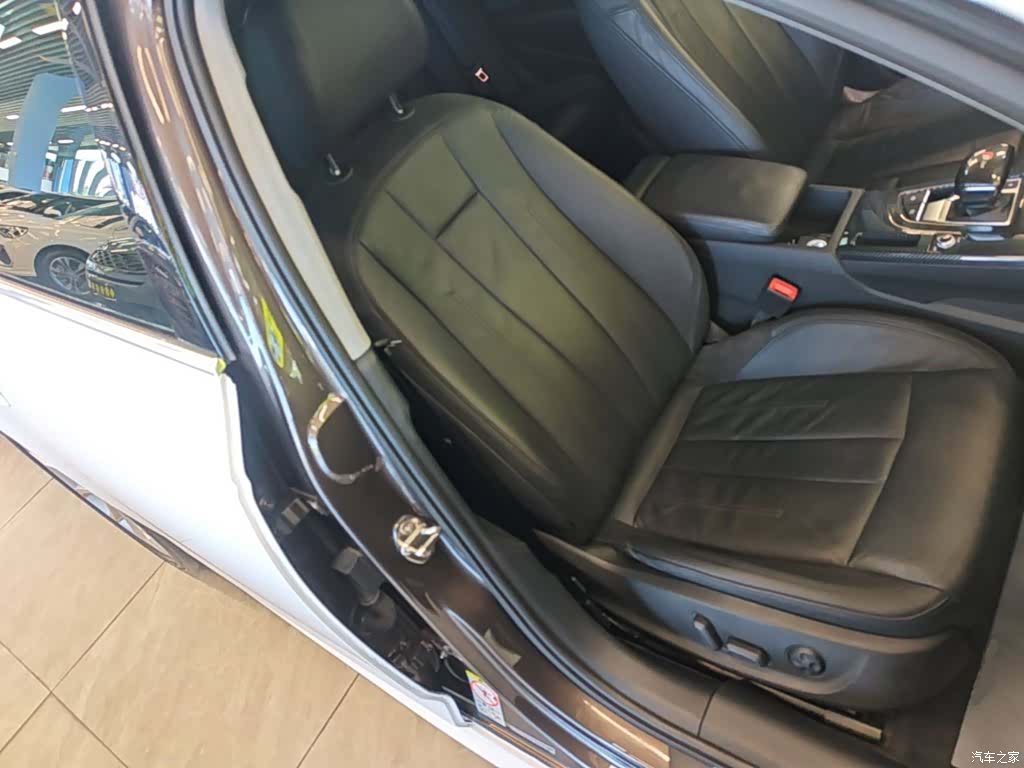Audi A4L, 2019 25