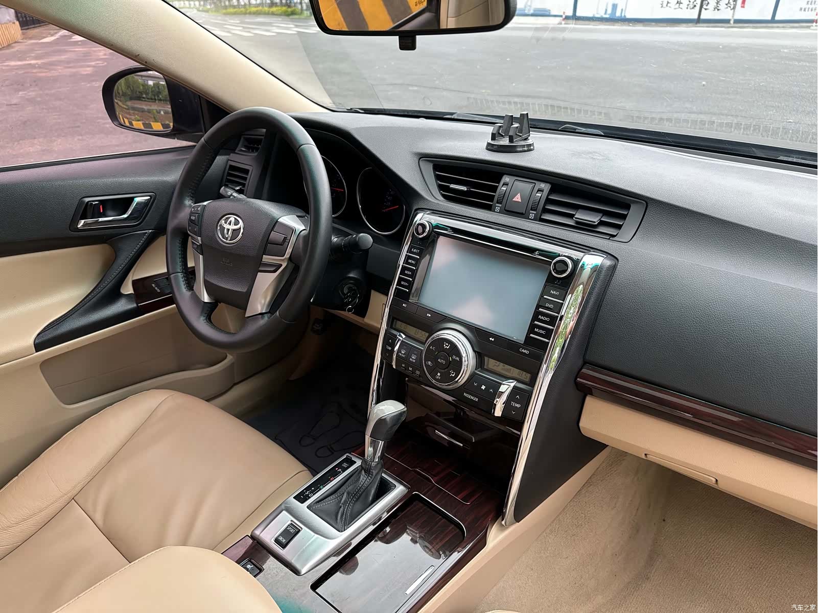 Toyota 2.5V, 2012 10