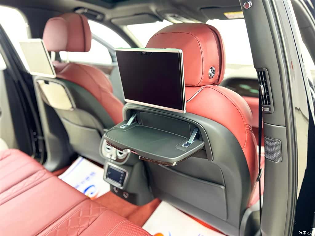 Bentley Bentayga, 2018 17