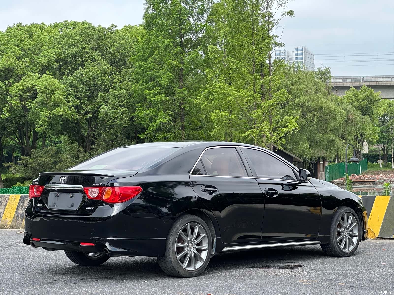 Toyota 2.5V, 2012 21