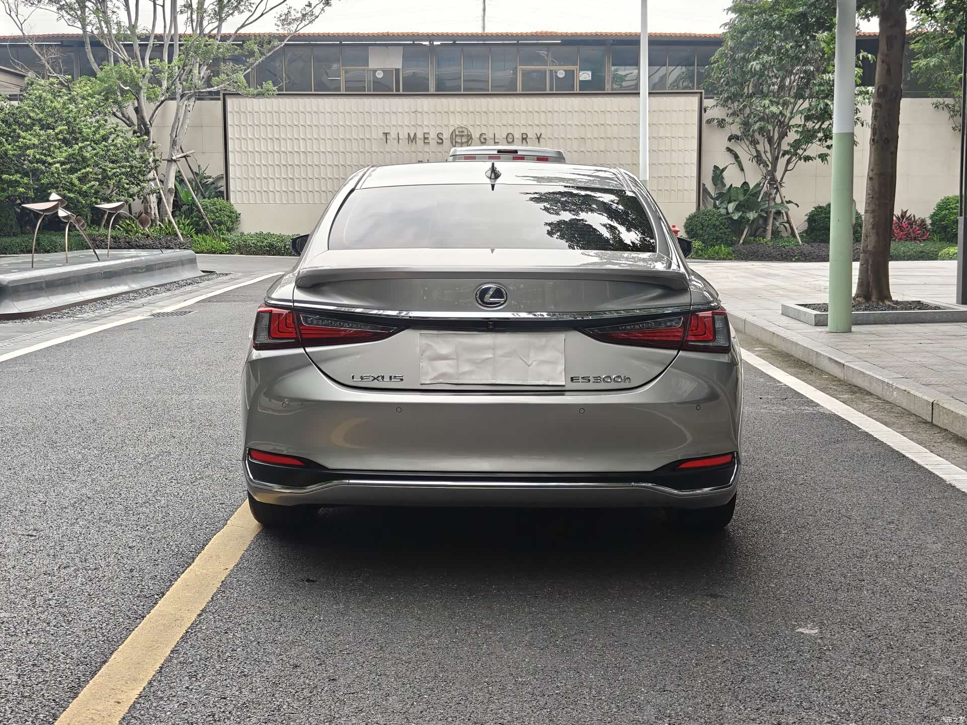 Lexus ES, 2019 4