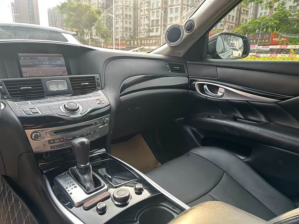 Infiniti Q70 Infiniti Q70