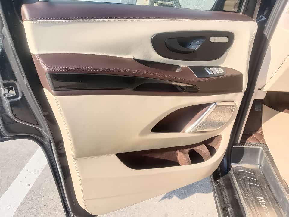 Mercedes-Benz V-class