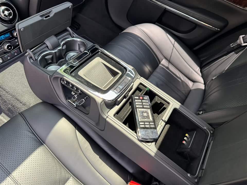Jaguar XJ Jaguar XJ
