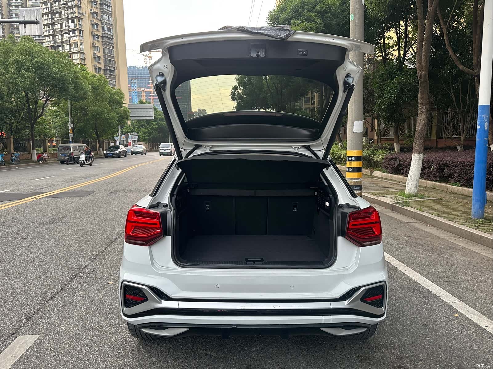 Audi Q2L, 2022 9