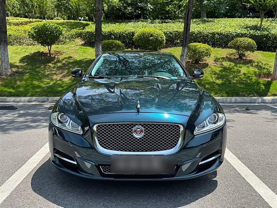 Jaguar XJ Jaguar XJ
