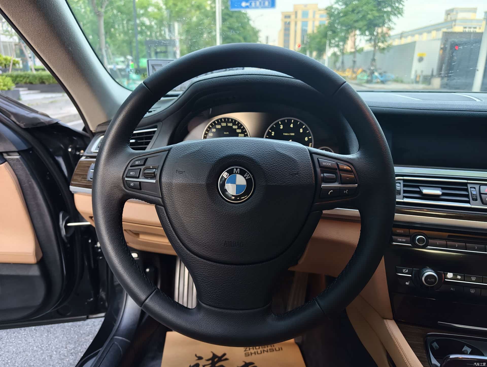 BMW 7 Series, 2011 16