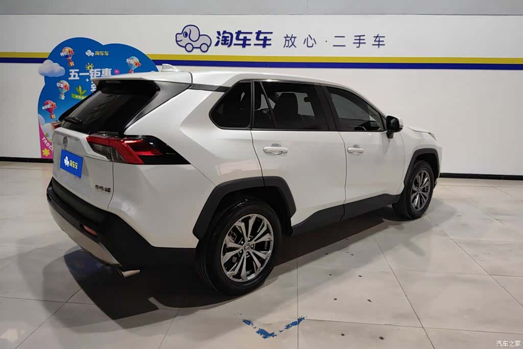 Toyota RAV4, 2023 3