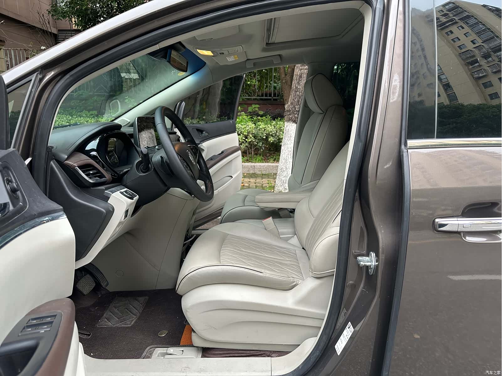 Buick GL8, 2022 13