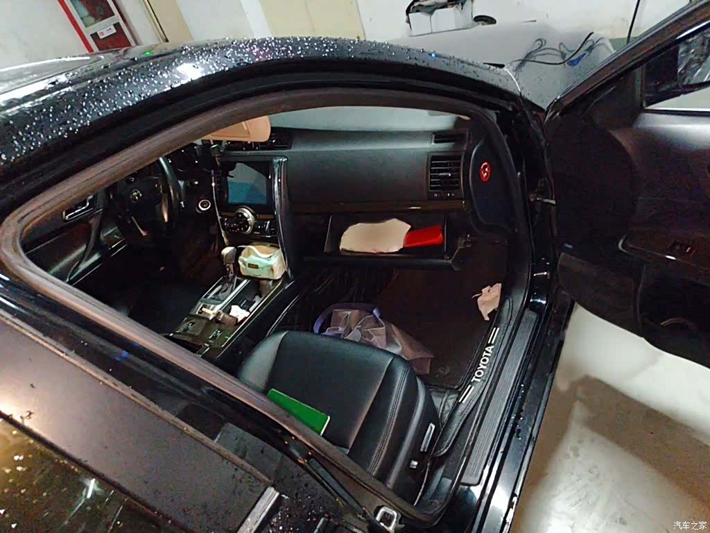 Toyota 2.5V, 2015 21