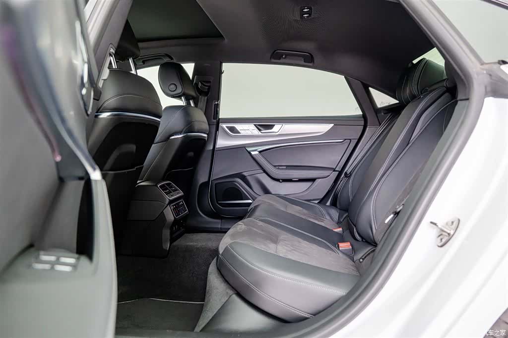 Audi A7L, 2026 12
