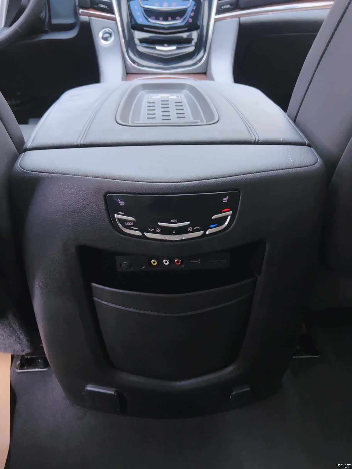 Cadillac Escalade, 2016 9