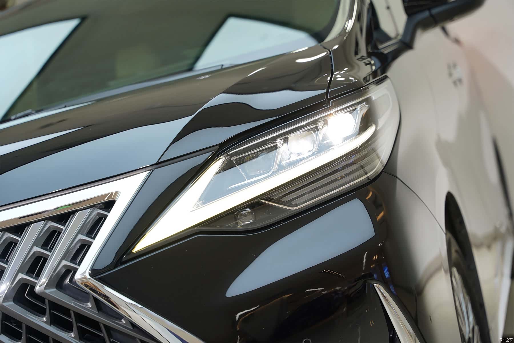 Lexus LM, 2022 7