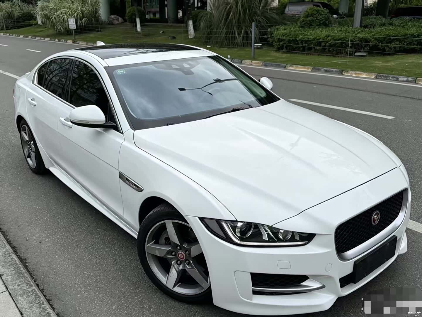 Jaguar XE, 2016 3