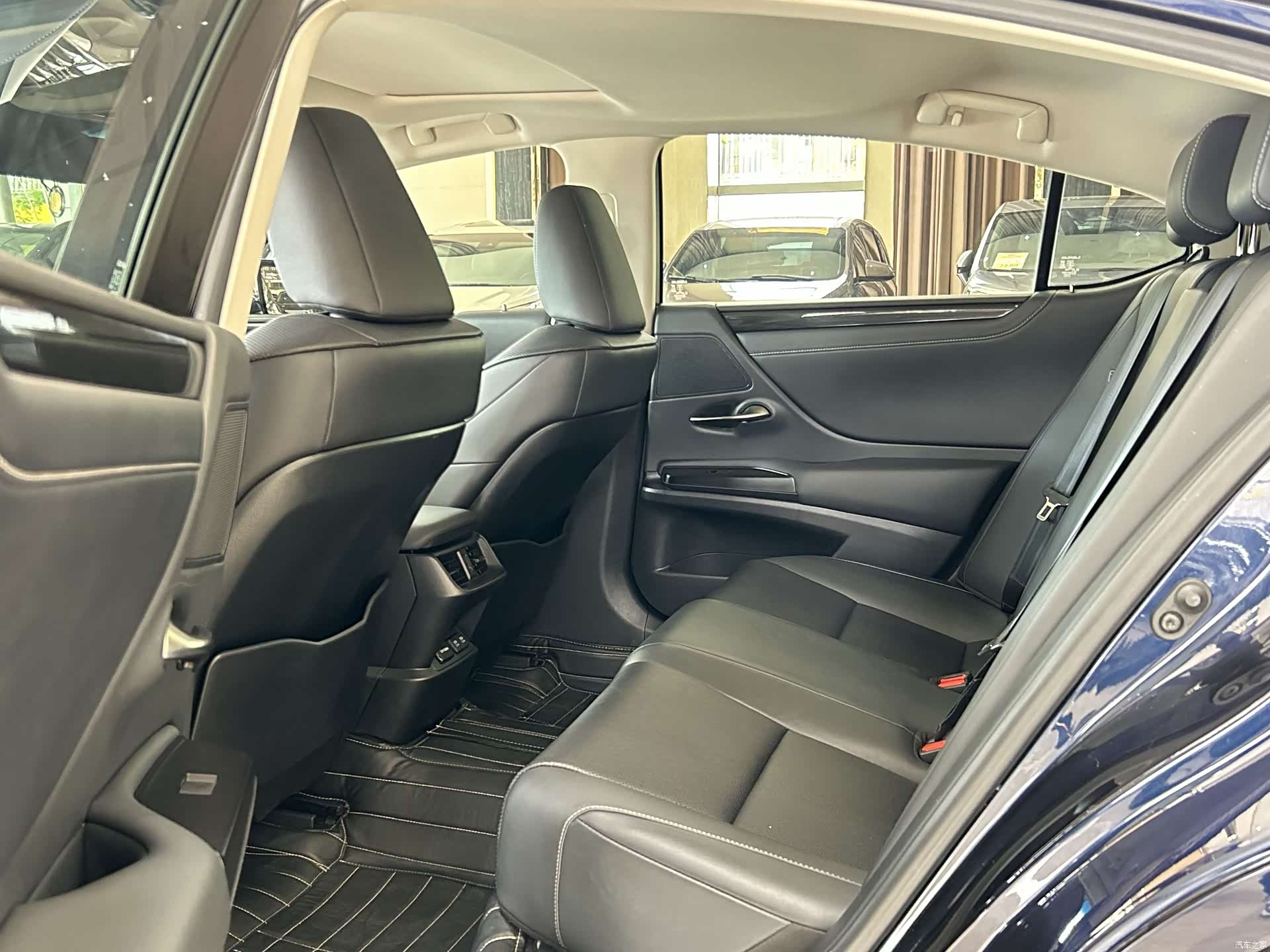 Lexus ES, 2020 13