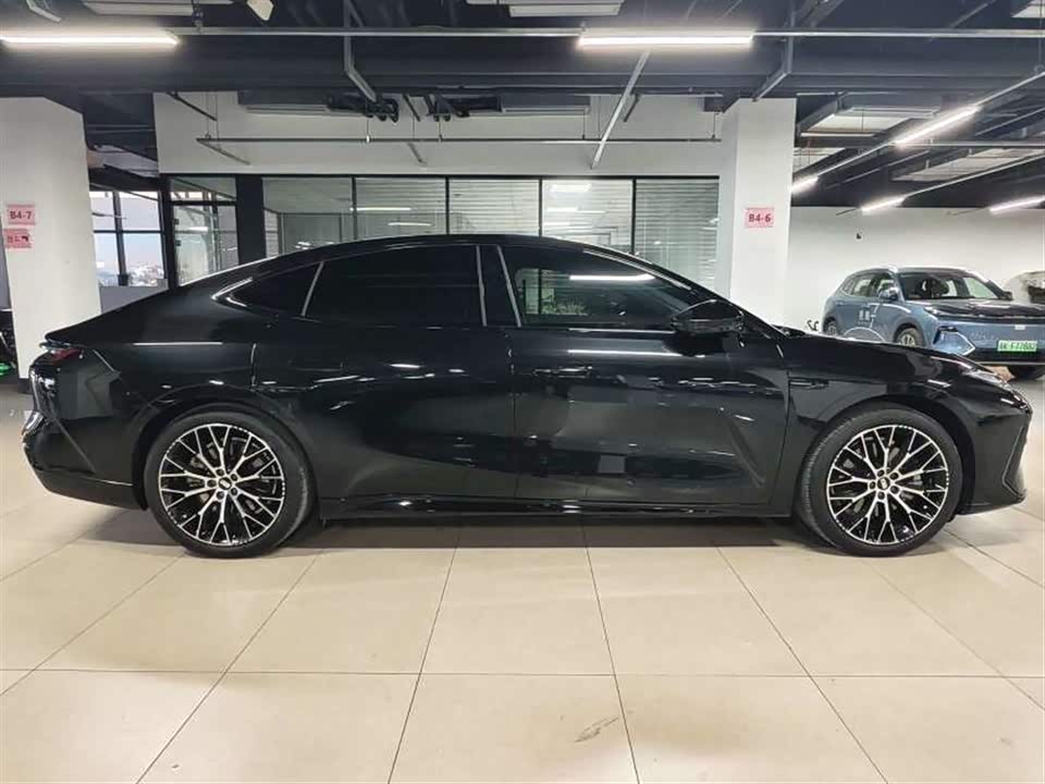 Geely Galaxy Galaxy E8