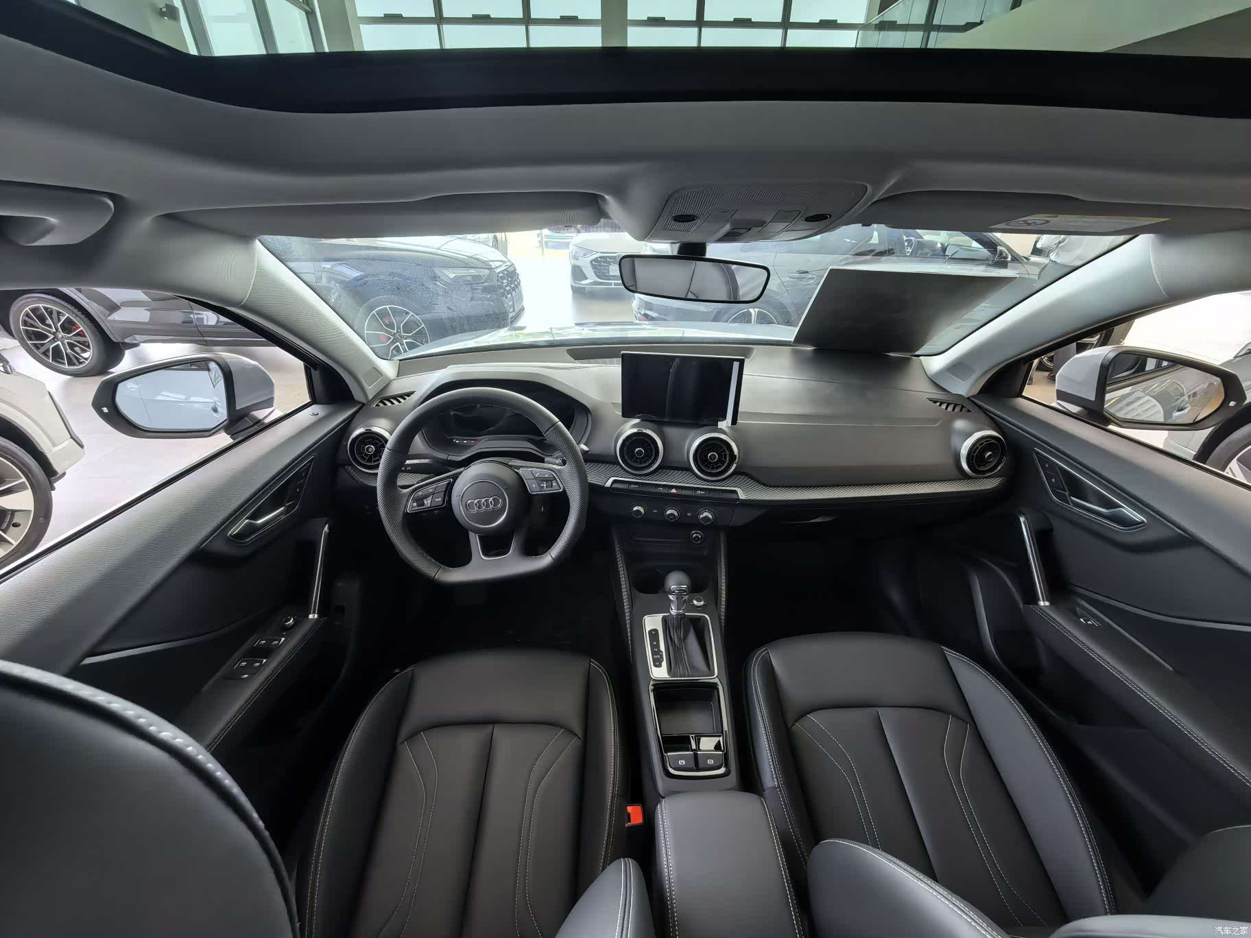 Audi Q2L, 2026 12
