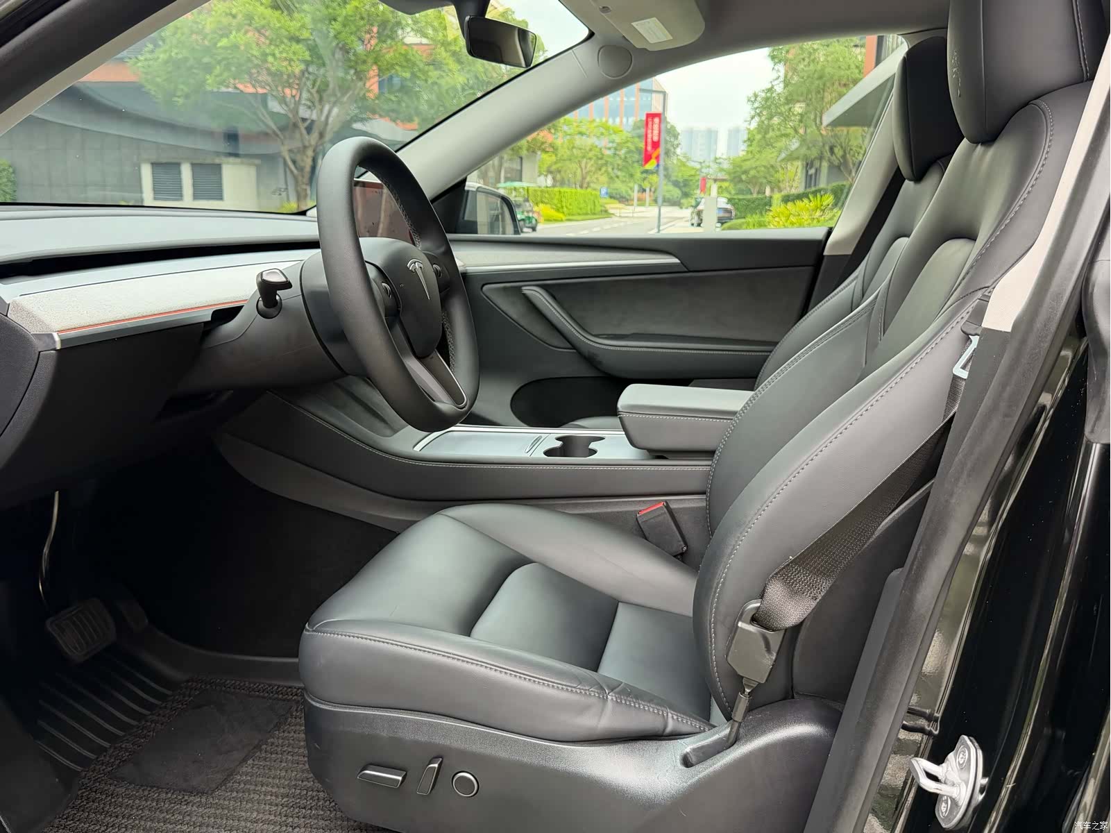 Tesla Model Y, 2024 7