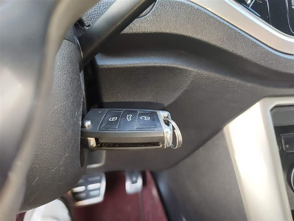 Volkswagen T-ROC exploring Songs