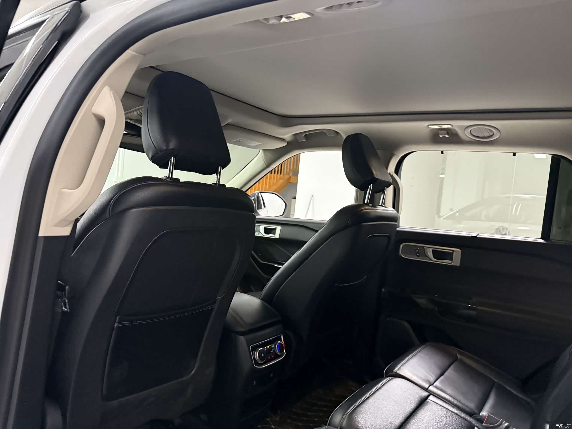 Ford Explorer, 2021 14