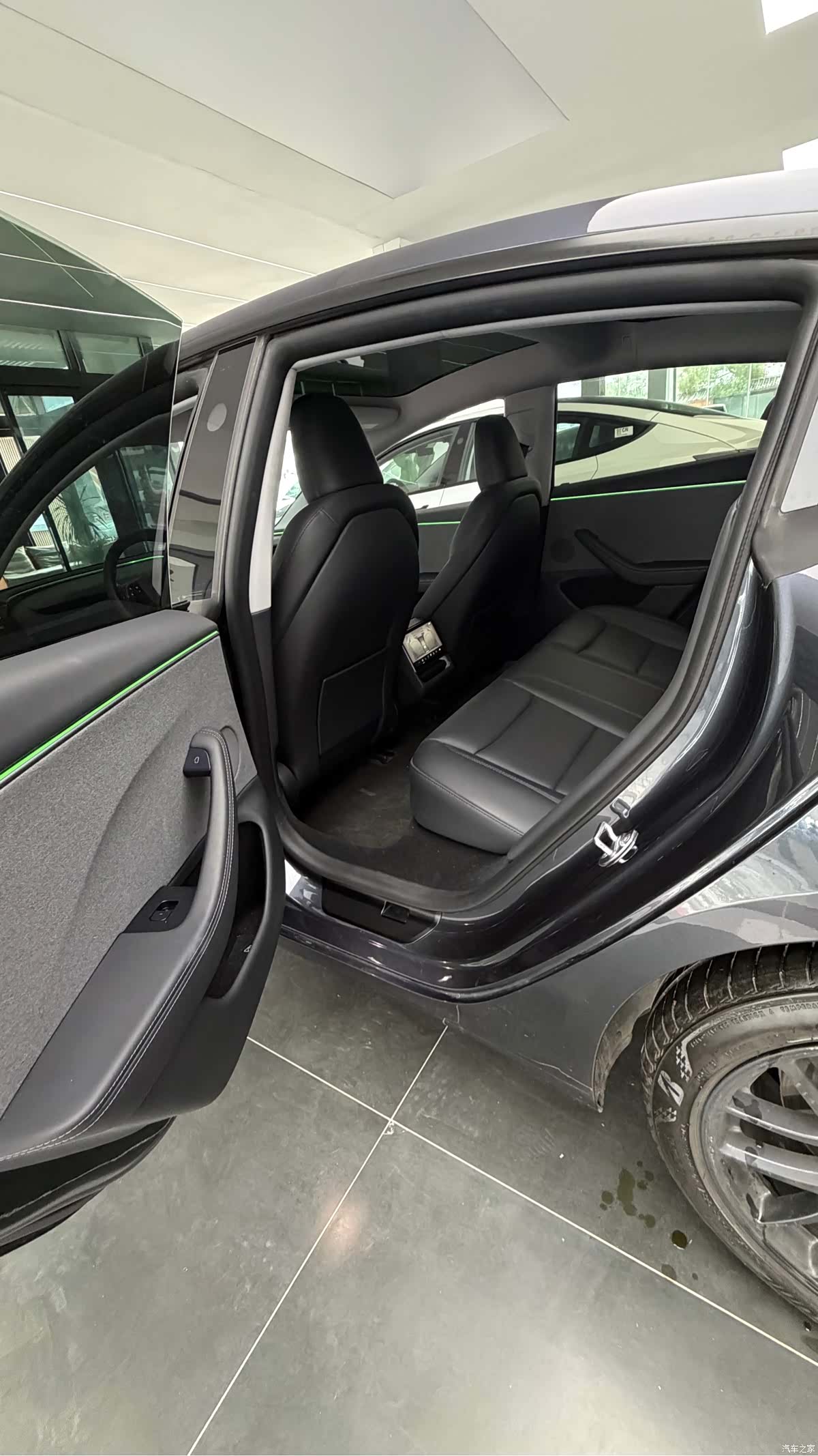 Tesla Model 3, 2025 9