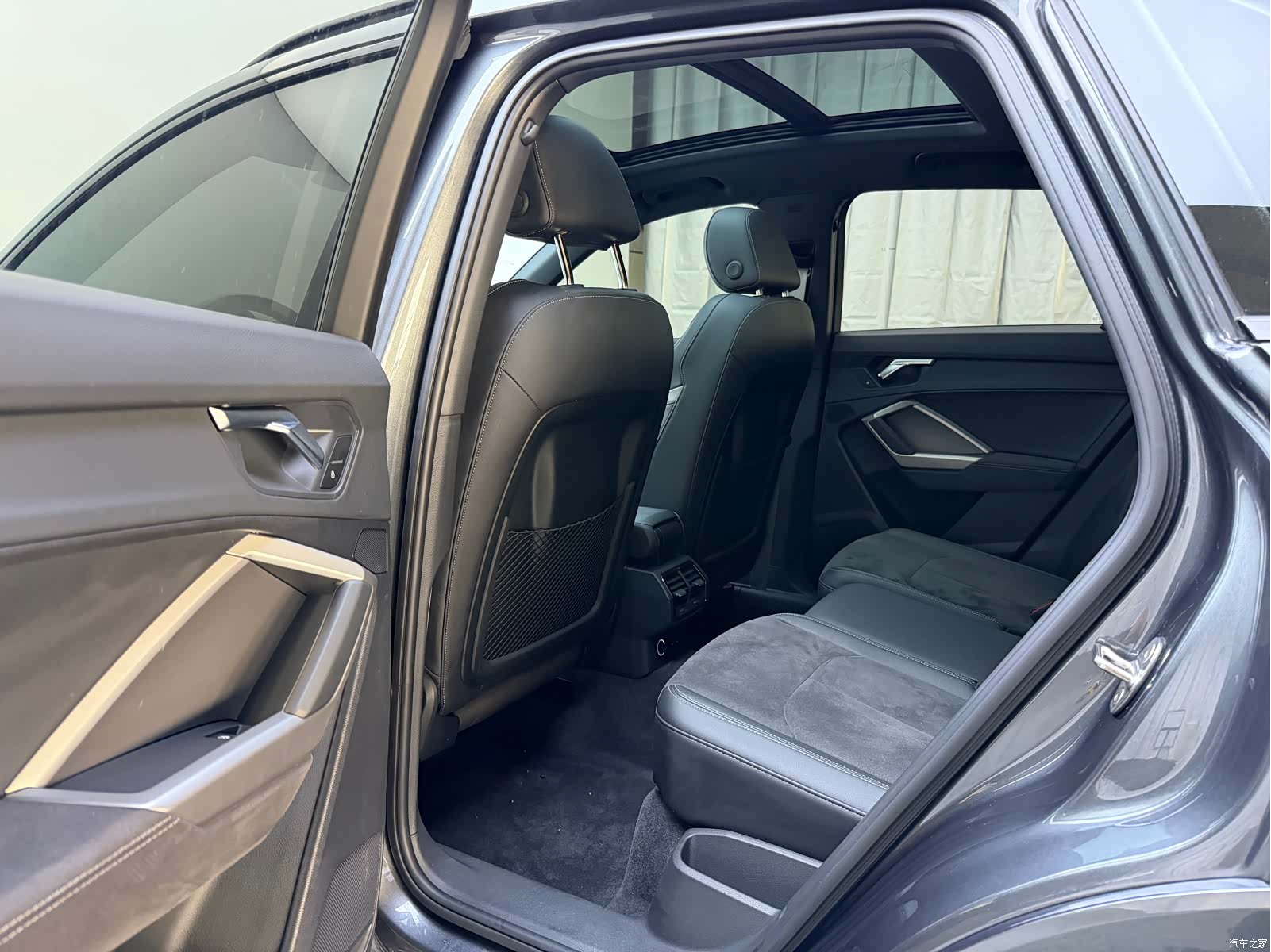 Audi Q3, 2022 10