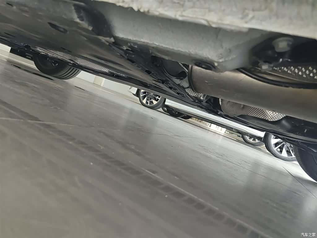 Audi Flying Spur, 2025 6