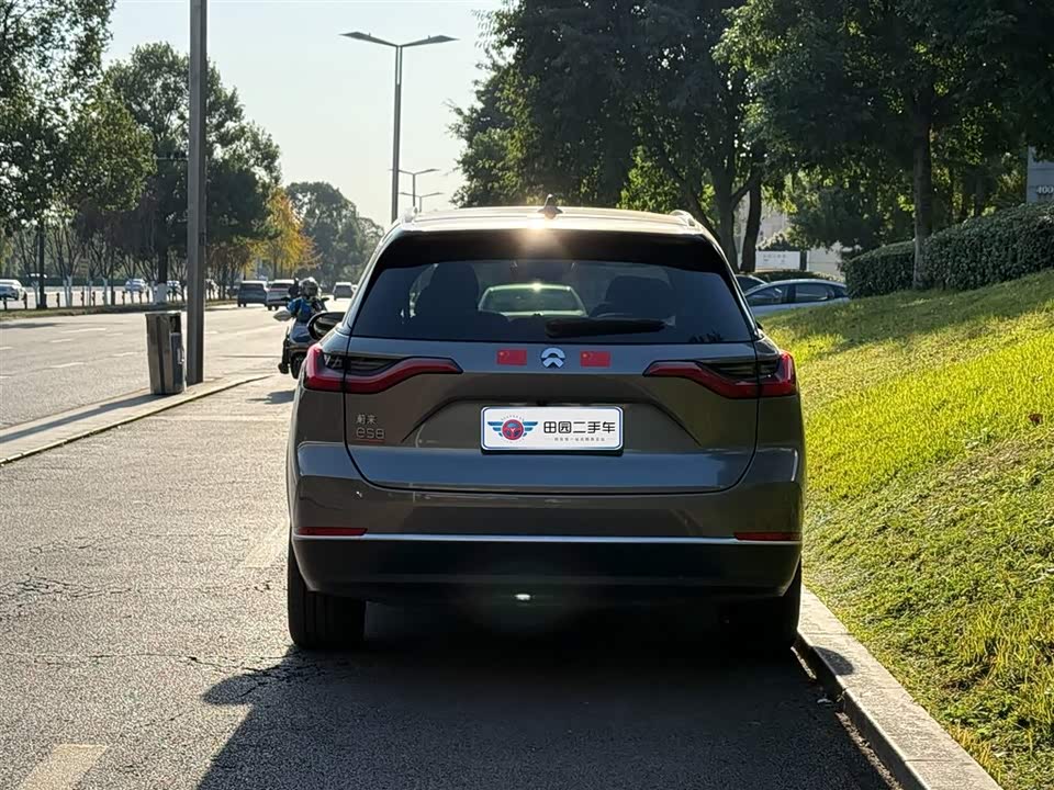 NIO ES8