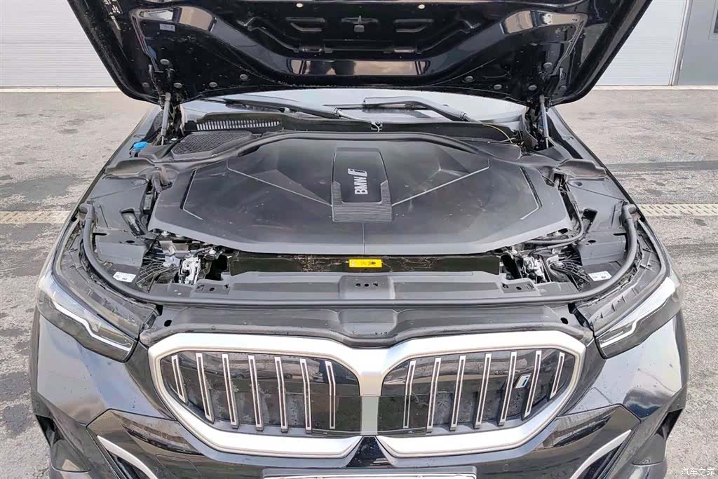 BMW i5, 2025 13