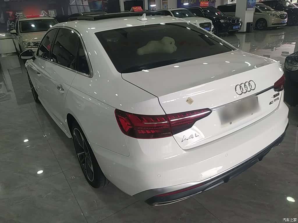 Audi A4L, 2022 все фото