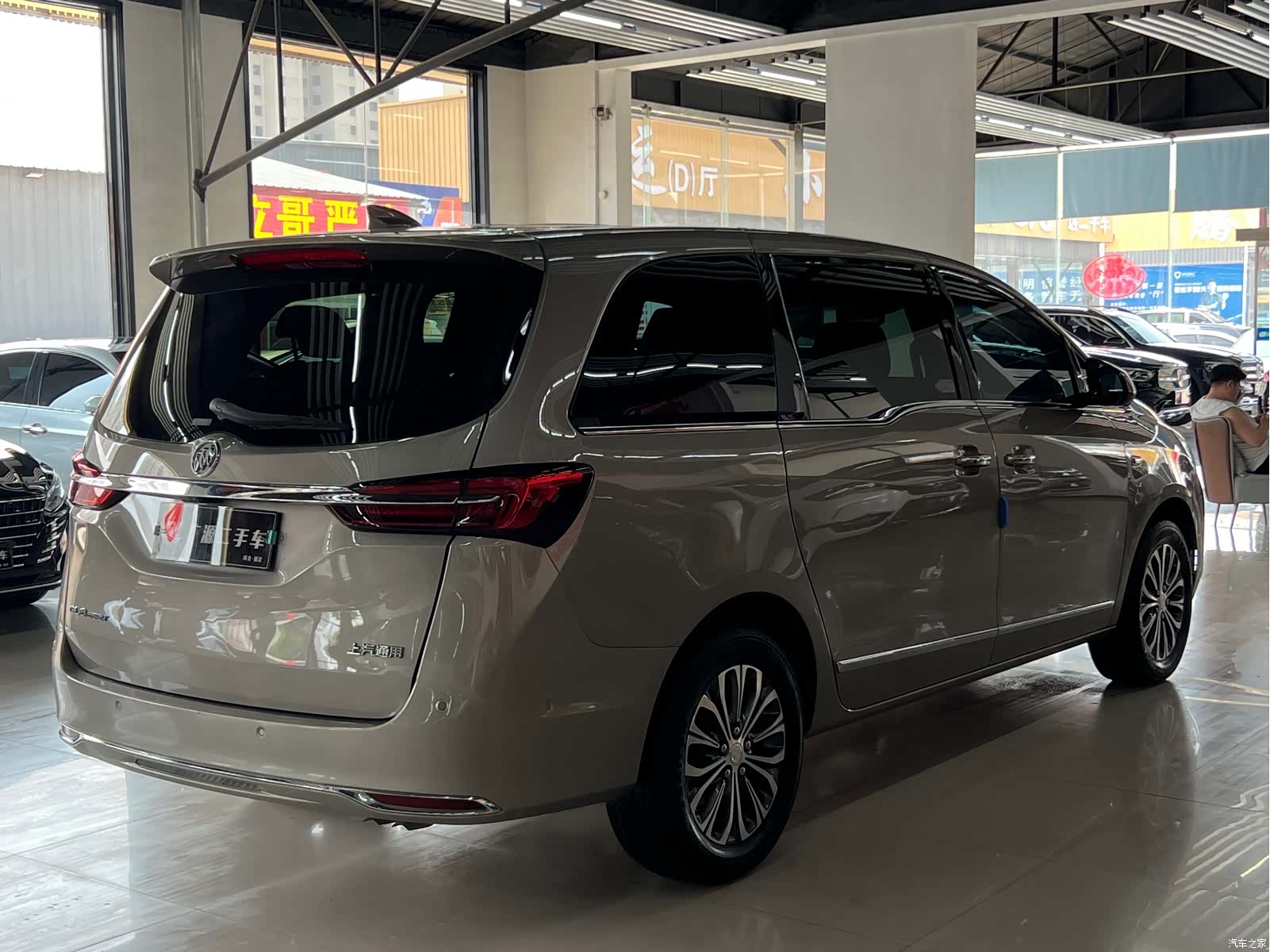 Buick GL8, 2022 4