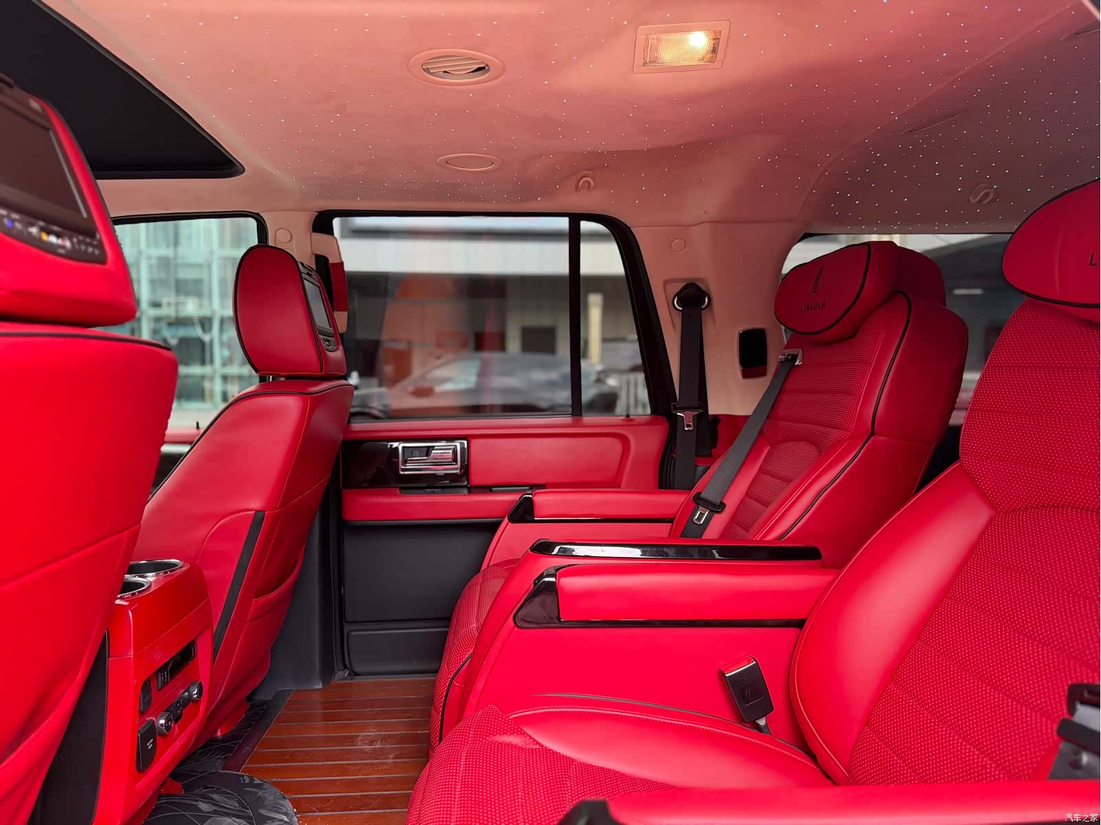 Lincoln Navigator, 2017 все фото