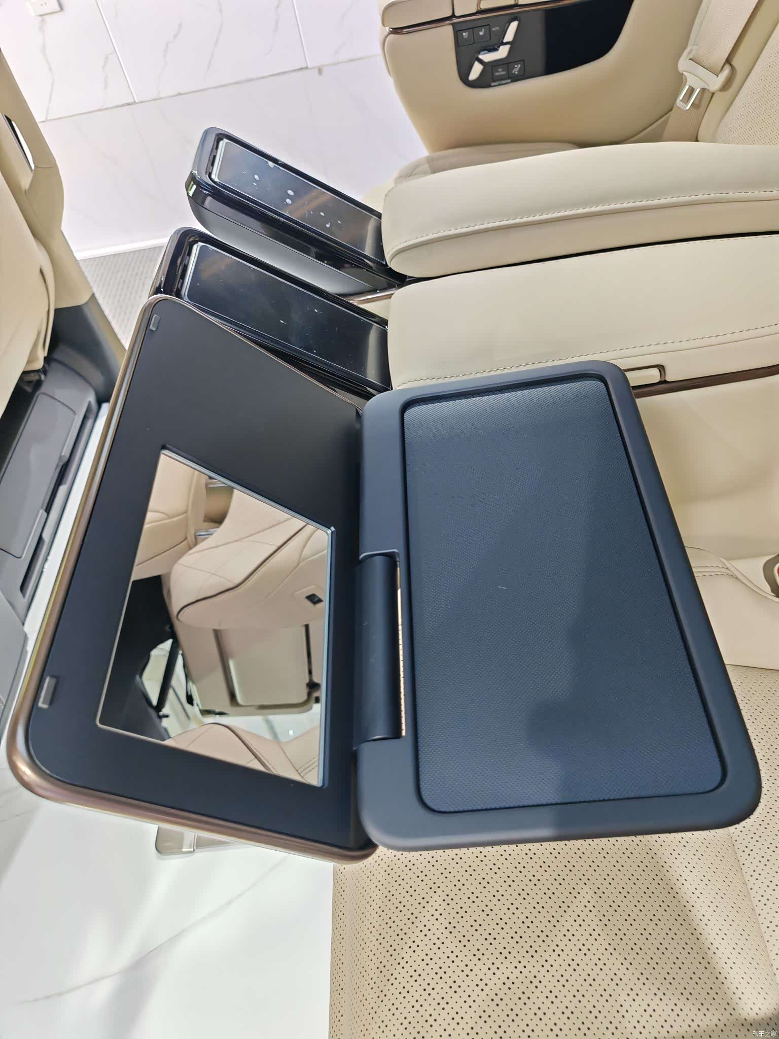 Toyota Alphard, 1900 20