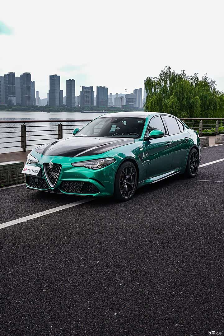 Alfa Romeo Giulia, 2022 4