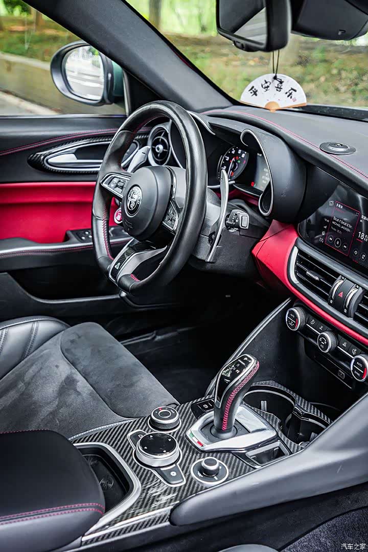 Alfa Romeo Giulia, 2022 12