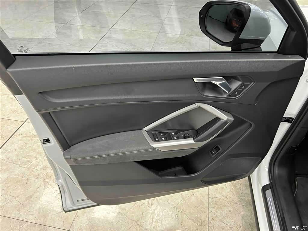Audi Q3, 2023 10