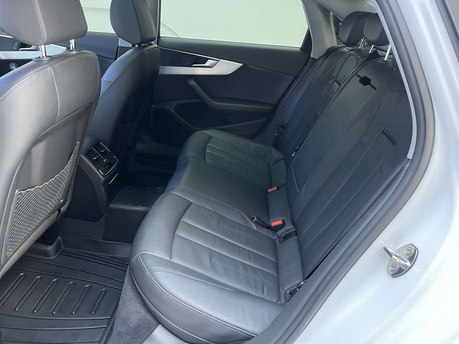 Audi A4L, 2019 8