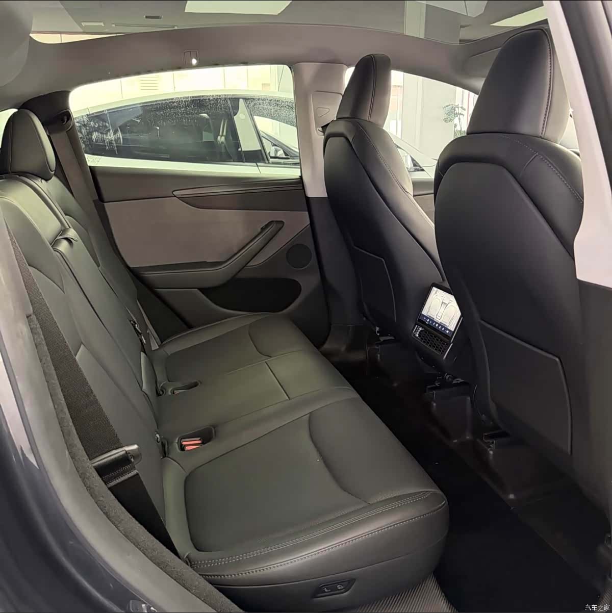 Tesla Model Y, 2025 7